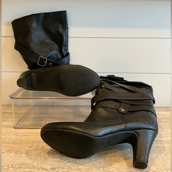 Madden Girl Faux Leather Pull on Boots Size 8.5 - Picture 3 of 6